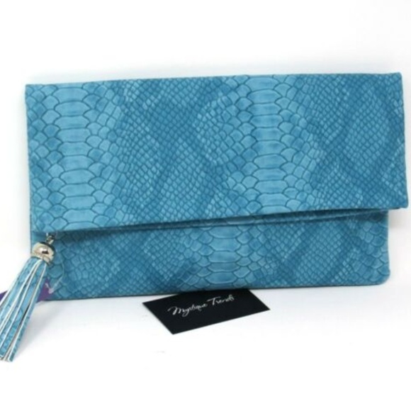 Bloomingdale's Handbags - NWOT Teal faux Snake skin Clutch